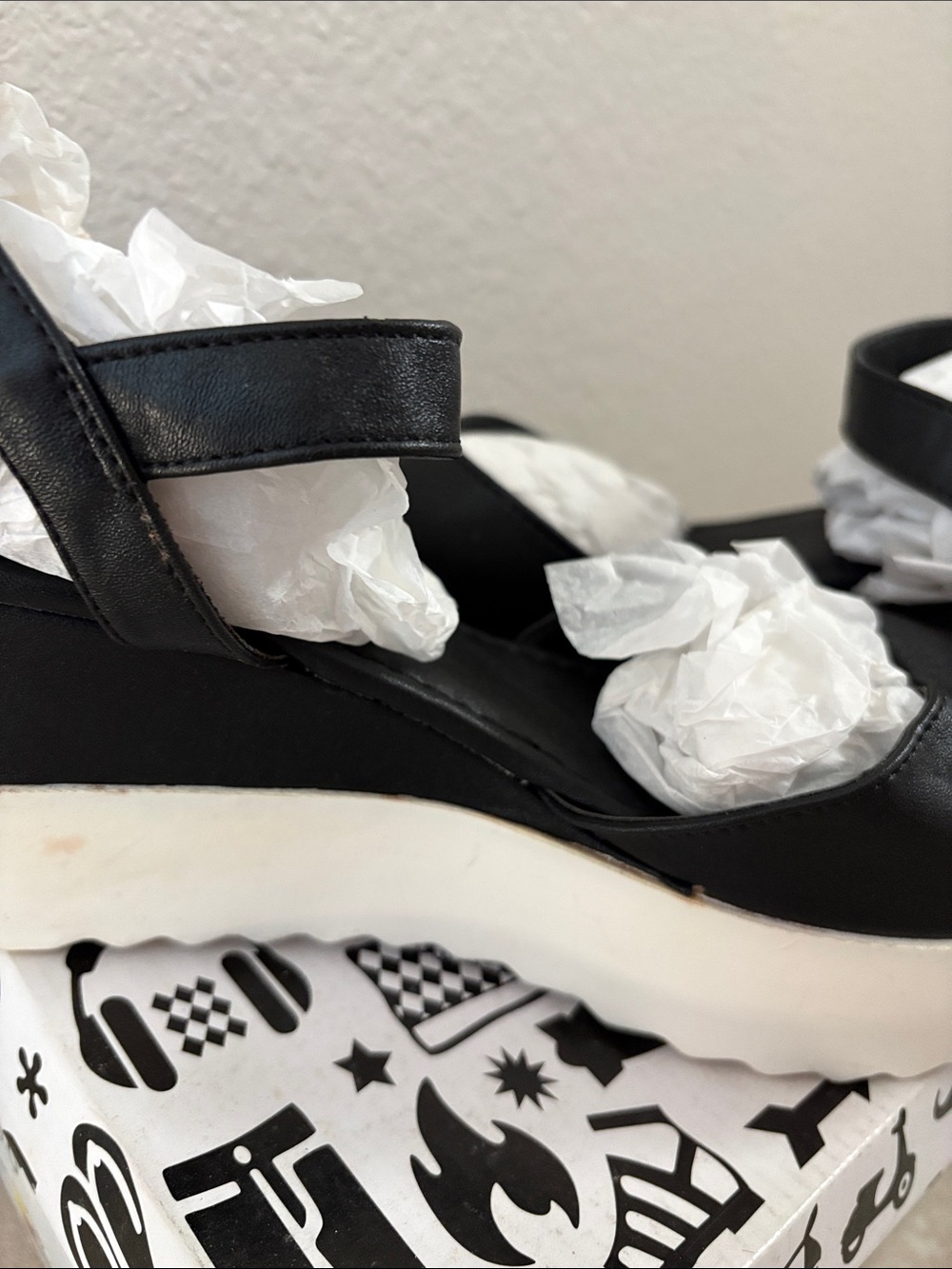 Platform Sandals - Picture 4 of 4